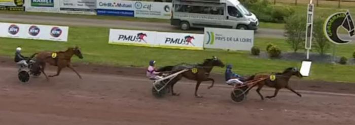 Arrivée de la 4ème étape du Grand National du Trot 2024 et la victoire d'IGREC DE CELLAND drivé par David THOMAIN sur l'hippodrome de Cordemais