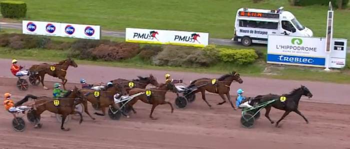 Arrivée de la 4ème étape du Grand National du Trot 2025 et la victoire de JE REVE DU BOIS drivé par Anthony BARRIER sur l'hippodrome de Maure-de-Bretagne