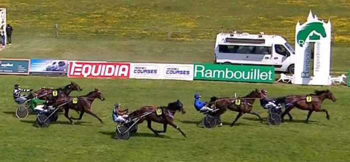 Arrivée de la 4ème étape du Trophée Vert 2023 à Rambouillet et la victoire d'HISTOIRE MODERNE drivé par Philippe MOULIN