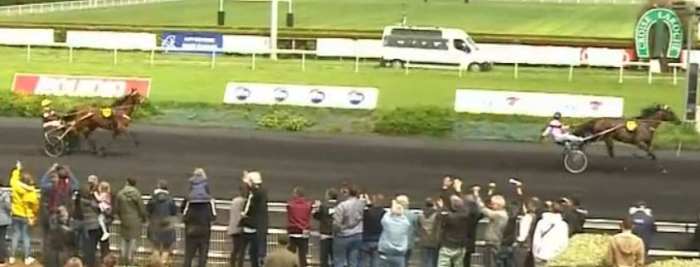 Arrivée de la 5ème étape du Grand National du Trot 2024 et la victoire d'IBIKI DE HOUELLE drivé par Eric RAFFIN sur l'hippodrome du Croisé-Laroche