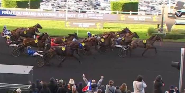 Arrivée de la Finale du Grand National du Trot 2025 à Vincennes