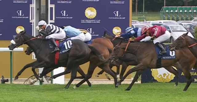 Arrivée de la Poule d'Essai des Pouliches 2022 à Longchamp Arrivée de la Poule d'Essai des Pouliches 2022 à Longchamp