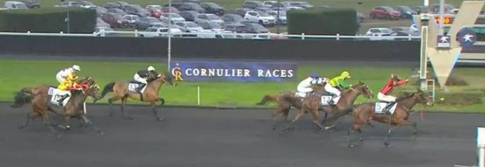 Arrivée du Prix du Bilibili 2024 sur l'hippodrome de Paris Vincennes et la Victoire de JEZABELLE BIE (Paul-Philippe PLOQUIN)