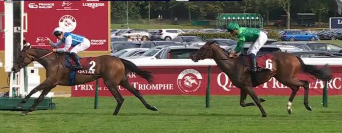 Arrivée du Prix Vermeille 2025 - AVENTURE (Maxime GUYON) gagnante du PRIX VERMEILLE 2025 sur l'hippodrome de Longchamp