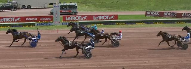 Arrivée du PRIX DES DUCS DE NORMANDIE 2022 sur l'hippodrome de la Prairie à Caen