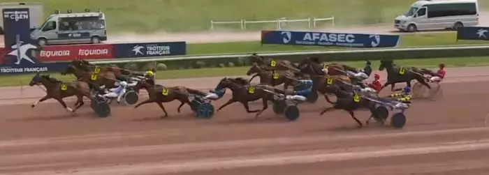 Arrivée du Prix des Ducs de Normandie 2026 sur l'hippodrome de la Prairie à Caen