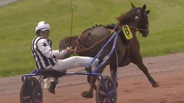 BACHAR (8 - Emmanuel ALLARD) gagnant de la 5ème étape du Grand National du Trot 2019 à LA CAPELLE