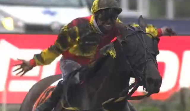 BAHIA QUESNOT 10 ans monté par Matthieu ABRIVARD gagnante du PRIX DE CORNULIER 2021 à Paris Vincennes