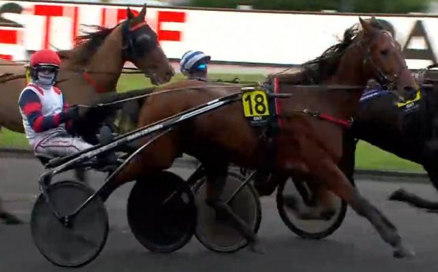 CLEANGAME (6 - Jean-Michel BAZIRE) gagnant de la Finale du Grand National du Trot 2021 à VINCENNES