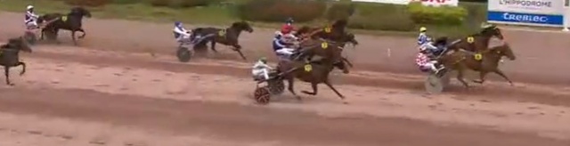 Photo de l'arrivée de la 4ème étape du Grand National du Trot 2021 à MAURE-DE-BRETAGNE