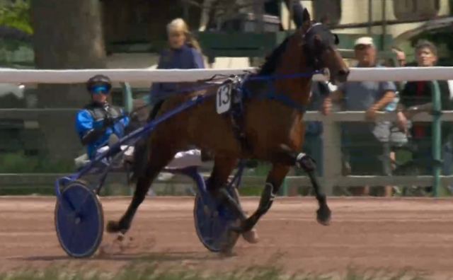 ETONNANT (Anthony BARRIER) gagnant du PRIX DES DUCS DE NORMANDIE 2022 sur l'hippodrome de la Prairie à Caen