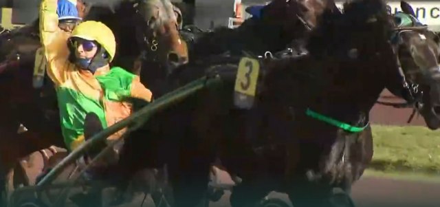 GAMAY DE L'ITON (3 - Gabriele GELORMINI) gagnant de la 14ème étape du Grand National du Trot 2022 à Mauquenchy
