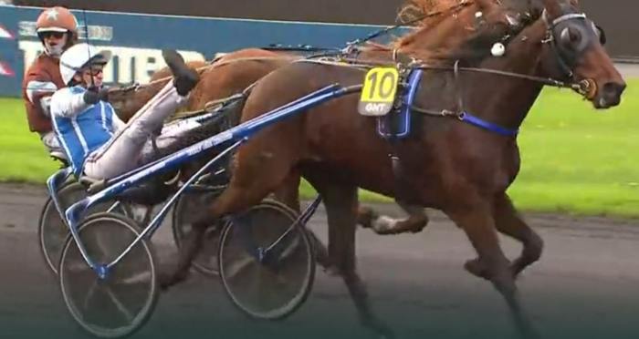 GASPAR D'ANGIS (10 - Eric RAFFIN) gagnant de la Finale du Grand National du Trot 2023 à Vincennes