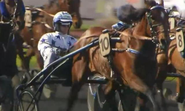 Prix du Chesnay et la victoire de GO ON BOY drivé par Romain DERIEUX sur l'hippodrome de Paris Vincennes