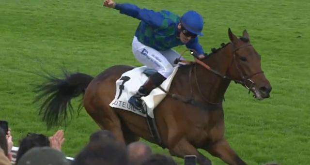 HERMES BAIE (Bertrand LESTRADE) gagnant de la GRANDE COURSE DE HAIES D'AUTEUIL 2022