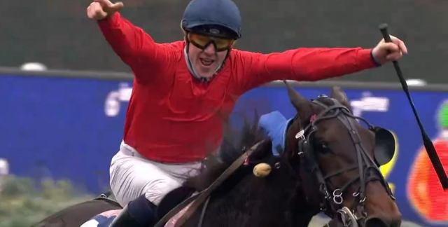 IDEALE DU CHÊNE monté par Paul-Philippe PLOQUIN Vainqueur du Prix de Vincennes 2022 sur l'hippodrome de Paris Vincennes