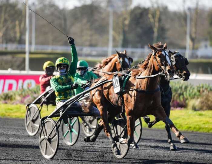 PRIX DE PARIS 2025 et la victoire de JOUMBA DE GUEZ drivé par Jean-Michel BAZIRE sur l'hippodrome de Paris Vincennes