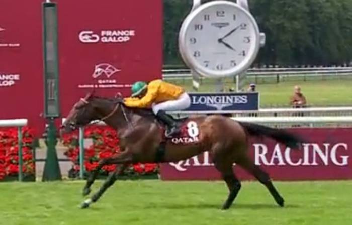 LOOK DE VEGA (Ronan THOMAS) gagnant du PRIX DU JOCKEY CLUB 2024 sur l'hippodrome de Chantilly