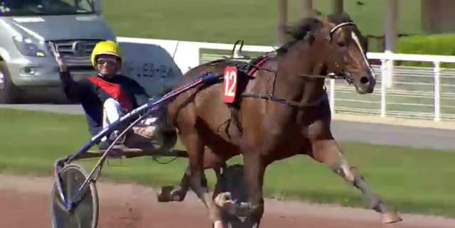 LOOKING SUPERB (Jean-Michel BAZIRE) vainqueur du Prix de l'Atlantique 2019 à Enghien