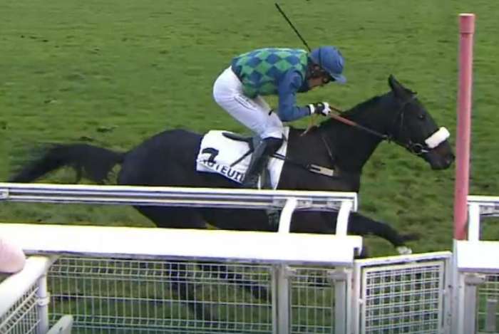 LOSANGE BLEU (Johnny CHARRON) gagnant du PRIX RENAUD DU VIVIER 2023 sur l'hippodrome d'Auteuil