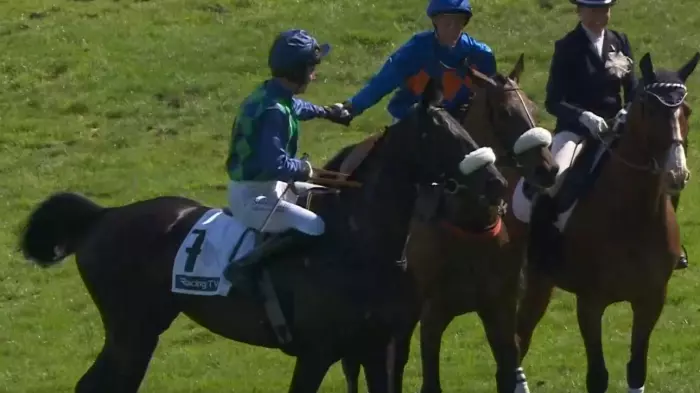 LOSANGE BLEU (Johnny CHARRON) gagnant de la Grande Course de Haies d'Auteuil 2026 à Auteuil