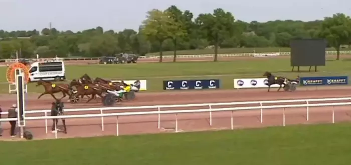 Photo Arrivée de la 4ème étape du Grand National du Trot 2026 sur l'hippodrome de Châteaubriant