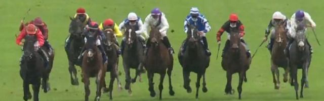 Vu de face du PRIX SAINT-ALARY 2021 sur l'hippodrome de Longchamp