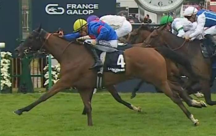 SPARKLING PLENTY (Tony PICCONE) gagnante du PRIX DE DIANE 2024 sur l'hippodrome de Chantilly