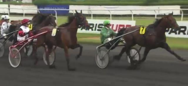 BALANDO (Nico D'HAENENS) gagnant de la 5ème étape du Grand National du Trot 2018 au CROISÉ-LAROCHE devant CLEANGAME et VIKING FROMENTRO