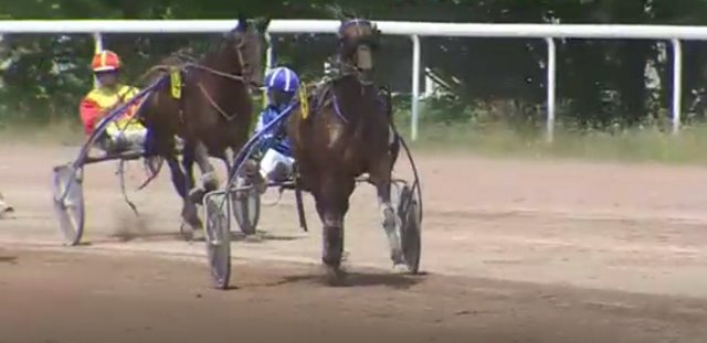 BON COPAIN (François LECANU) gagnant de la 7ème étape du Grand National du Trot 2017 à REIMS