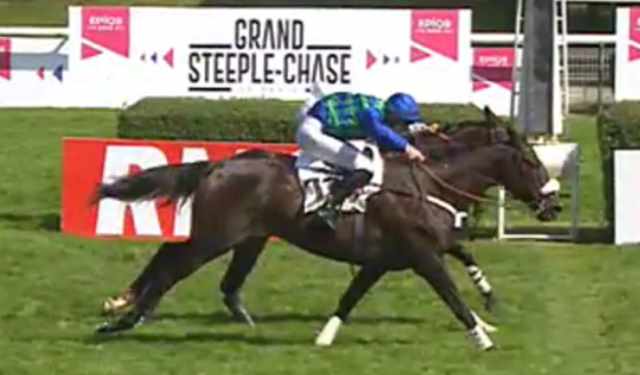 ON THE GO (James REVELEY) vainqueur du GRAND STEEPLE-CHASE DE PARIS 2018 à Auteuil à la lutte avec PERFECT IMPULSE