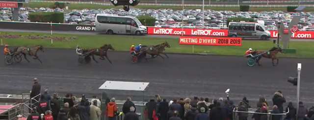 READLY EXPRESS drivé par Bjorn GOOP gagnant du GRAND PRIX DE FRANCE 2019 à Vincennes devant UZA JOSSELYN à la corde, BOLD EAGLE, DIJON, BILLIE DE MONTFORT