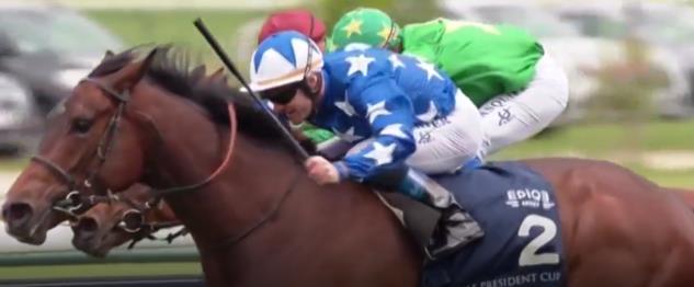 TEPPAL (Olivier PESLIER) vainqueur de la POULE D'ESSAI DES POULICHES 2018 à Longchamp
